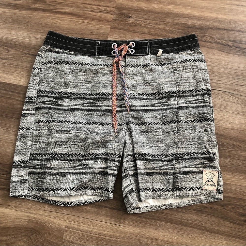 3RD& ARMY Gray White Board Shorts Swim Trunks Men Size 38